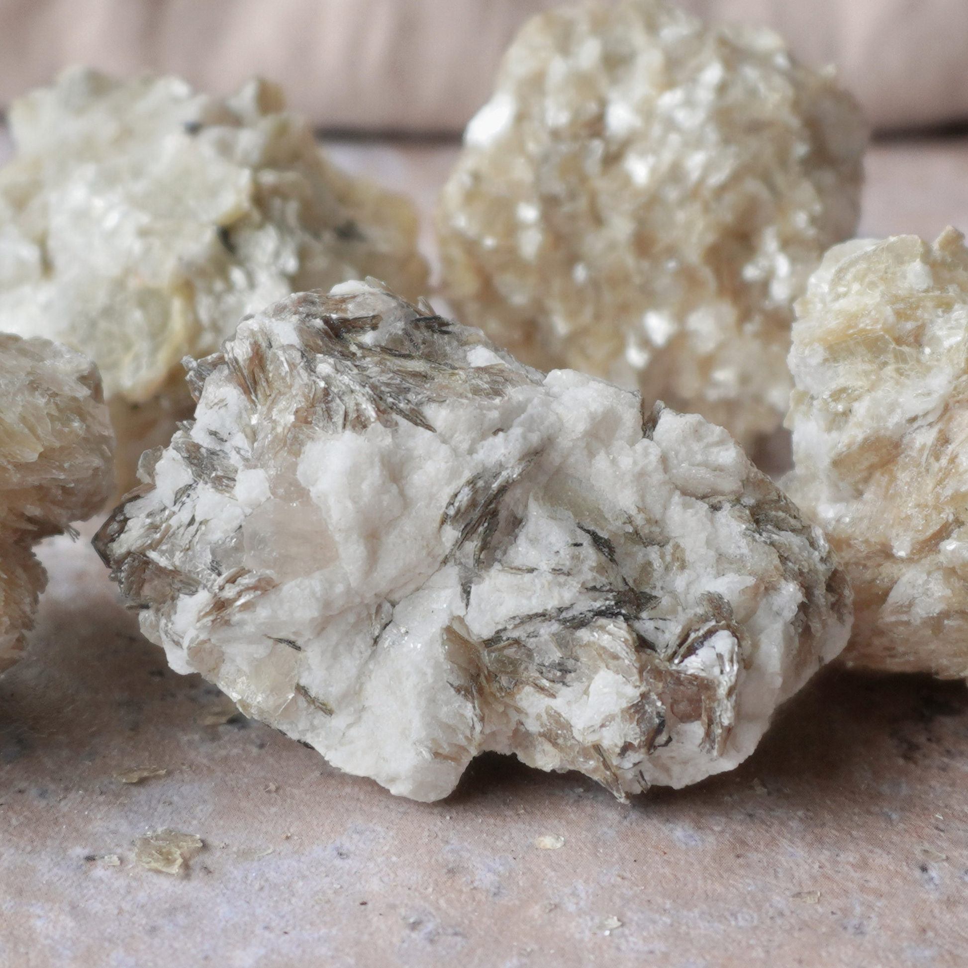 Empowering Golden Mica healing stone, ideal for self-confidence, energy alignment, and decision-making.