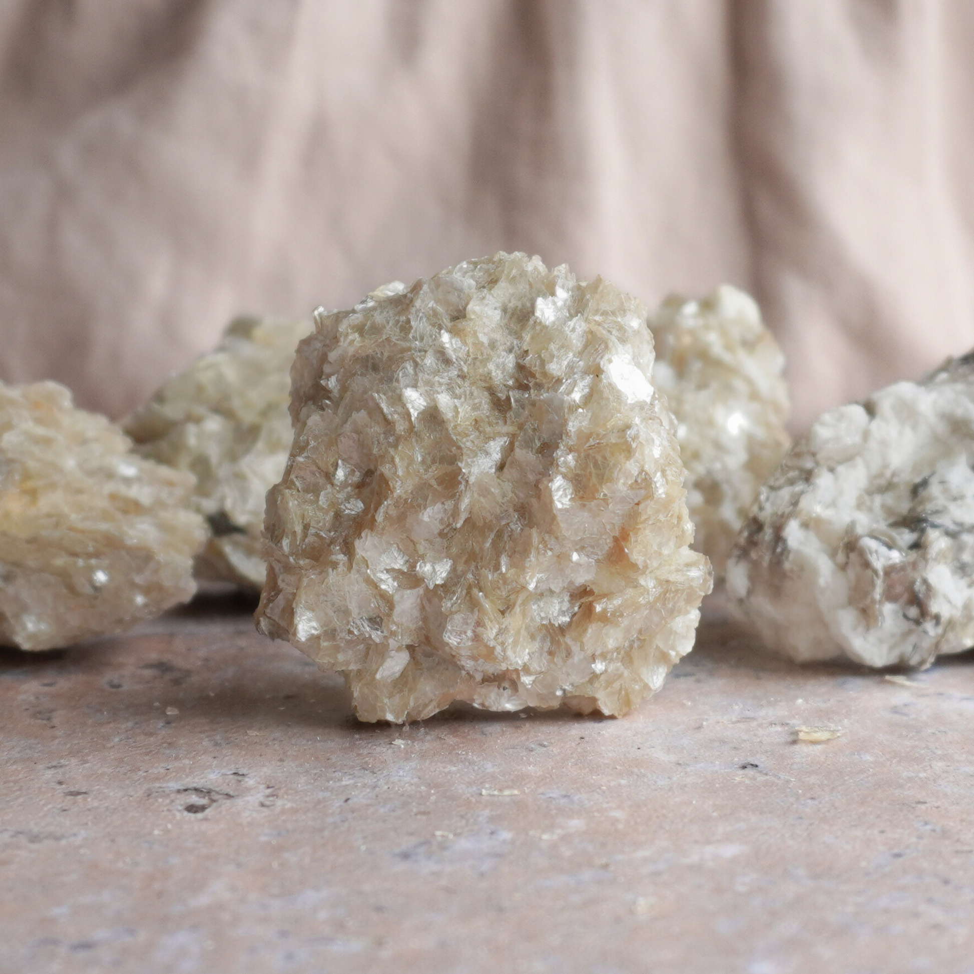 Golden Mica crystal for boosting motivation, staying focused on goals, and overcoming self-doubt.