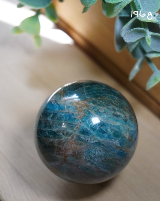 Unlock Spiritual Fulfillment with Apatite Sphere: Enhance Clarity and Purpose!